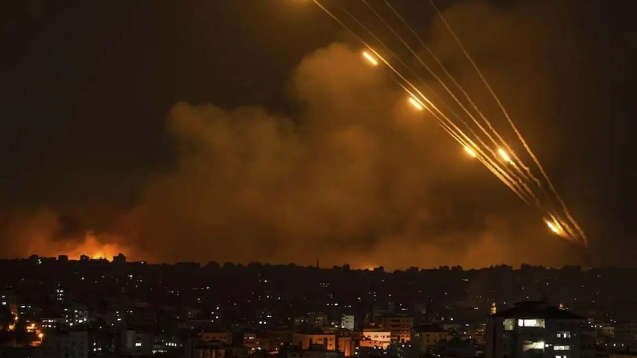 Israel-Iran Conflict: ఇజ్రాయెల్ వర్సెస్ ఇరాన్ వార్.. రంగంలోకి అమెరికా సైన్యం.. ఇరాన్ ఆర్మీ ఏం చేసిందో తెలుసా? Israel-Iran Conflict: ఇజ్రాయెల్ వర్సెస్ ఇరాన్ వార్.. రంగంలోకి అమెరికా సైన్యం.. ఇరాన్ ఆర్మీ ఏం చేసిందో తెలుసా?