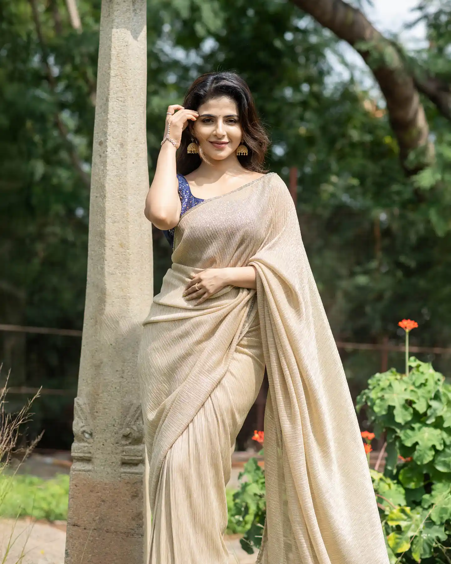 Iswarya Menon Cute Looks in Saree