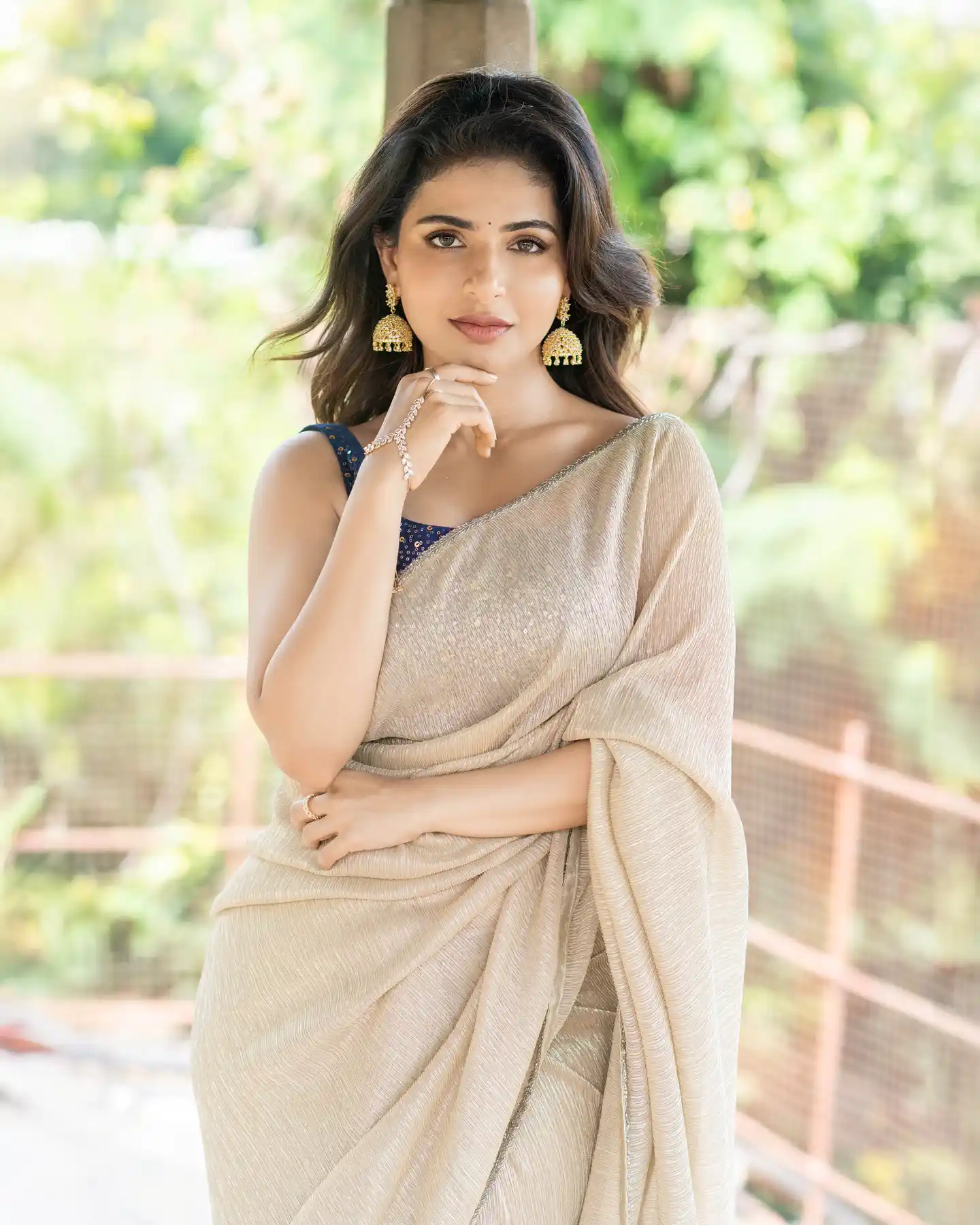 Iswarya Menon Cute Looks in Saree