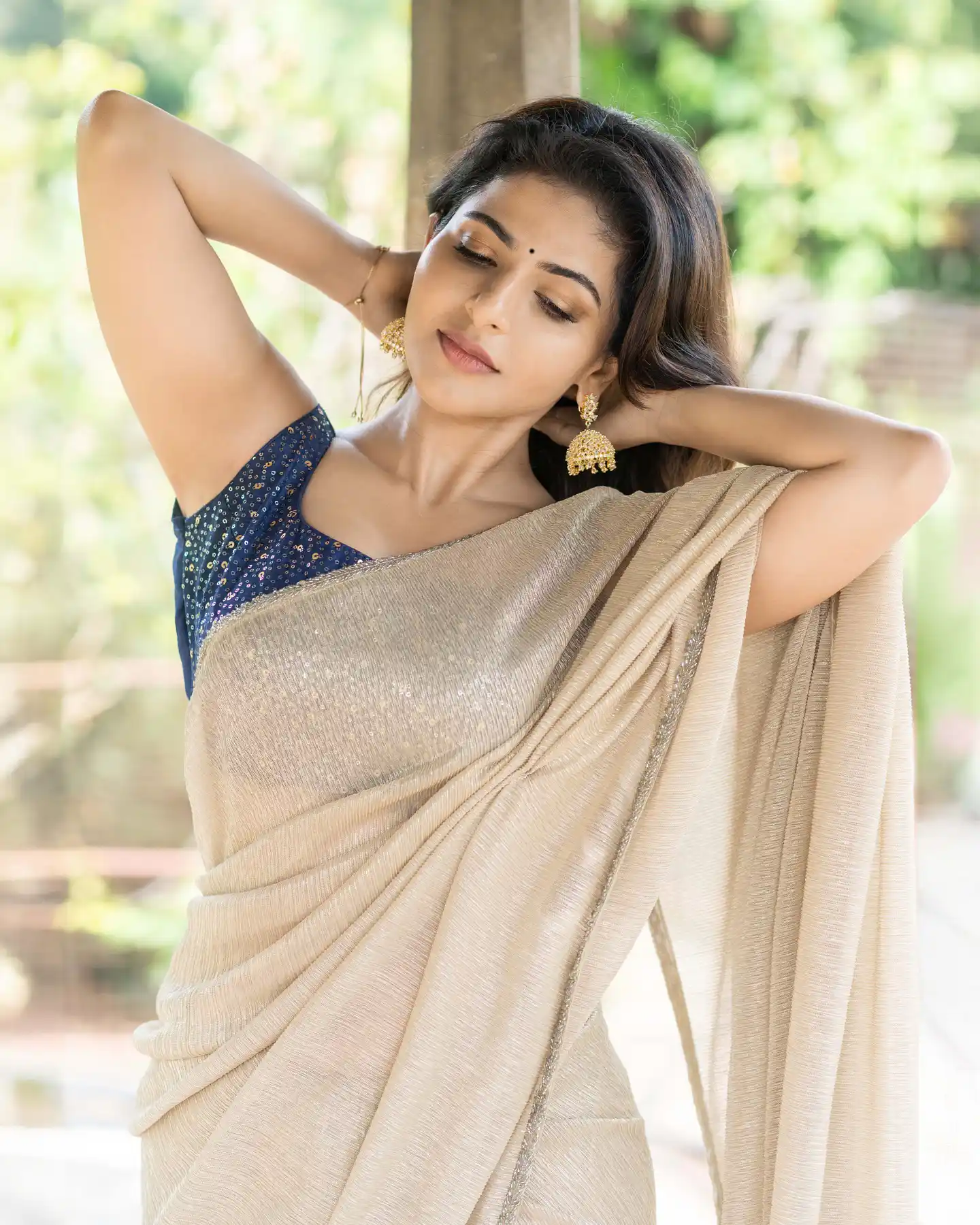 Iswarya Menon Cute Looks in Saree
