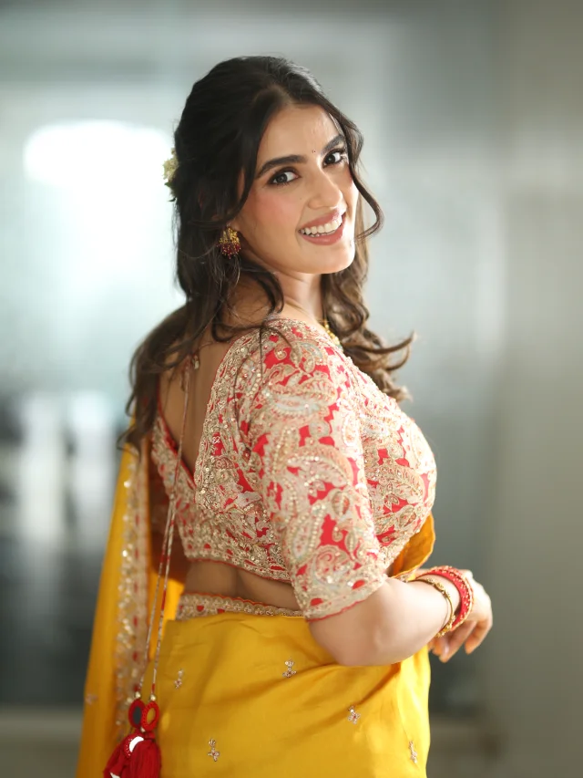 Kavya Thapar Gorgeous Looks In Saree