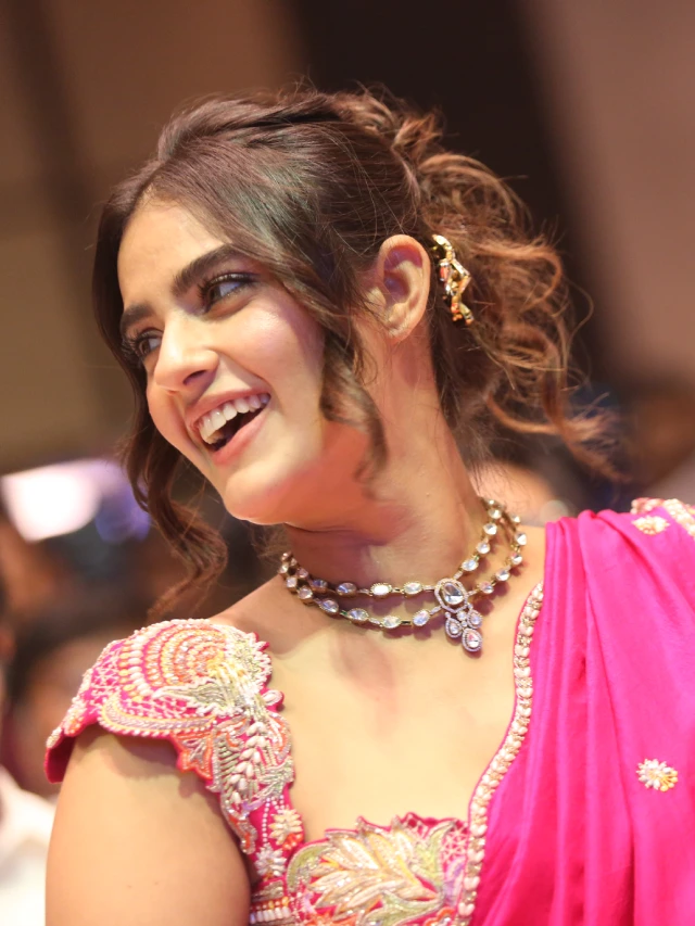 Kavya Thapar Stunning Looks in Saree
