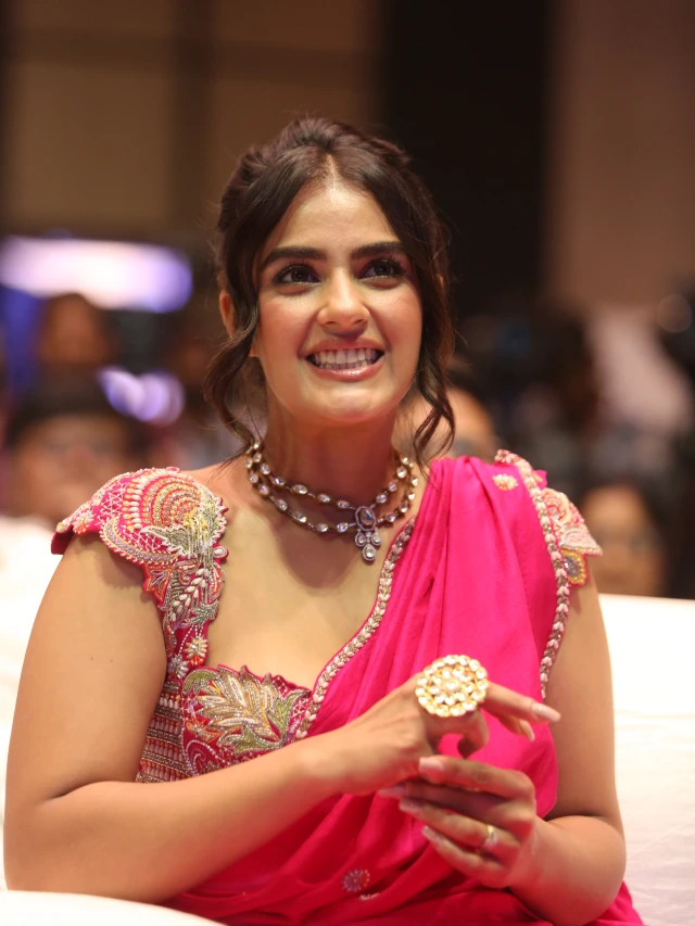 Kavya Thapar Stunning Looks in Saree