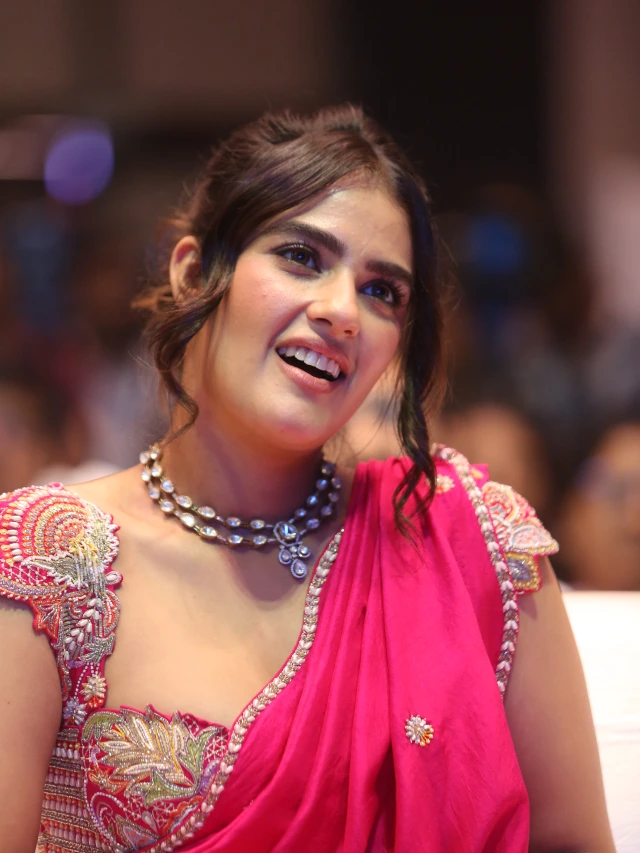 Kavya Thapar Stunning Looks in Saree