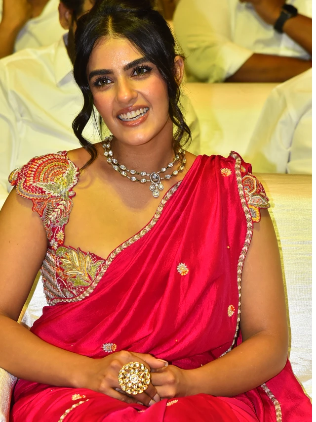Kavya Thapar Stunning Looks in Saree