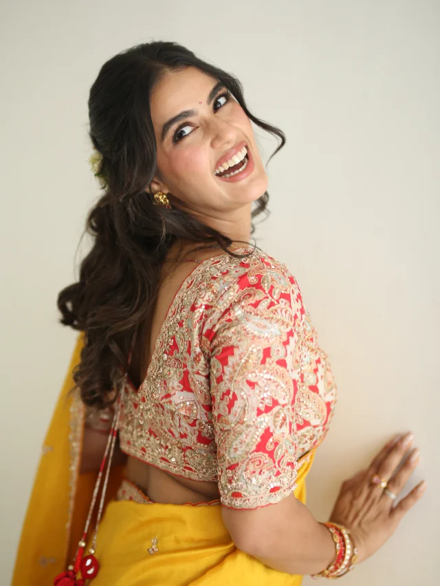 Kavya Thapar Gorgeous Looks In Saree