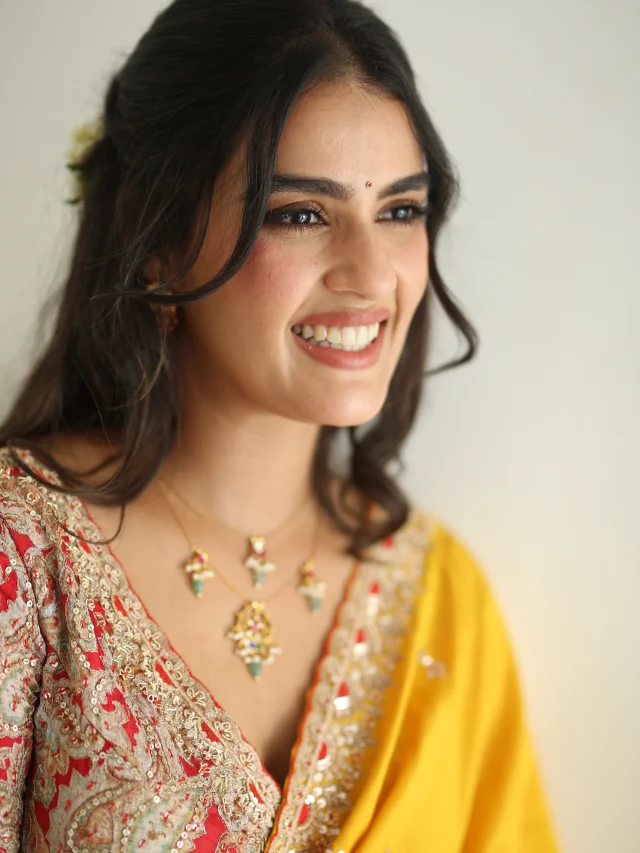 Kavya Thapar Gorgeous Looks In Saree