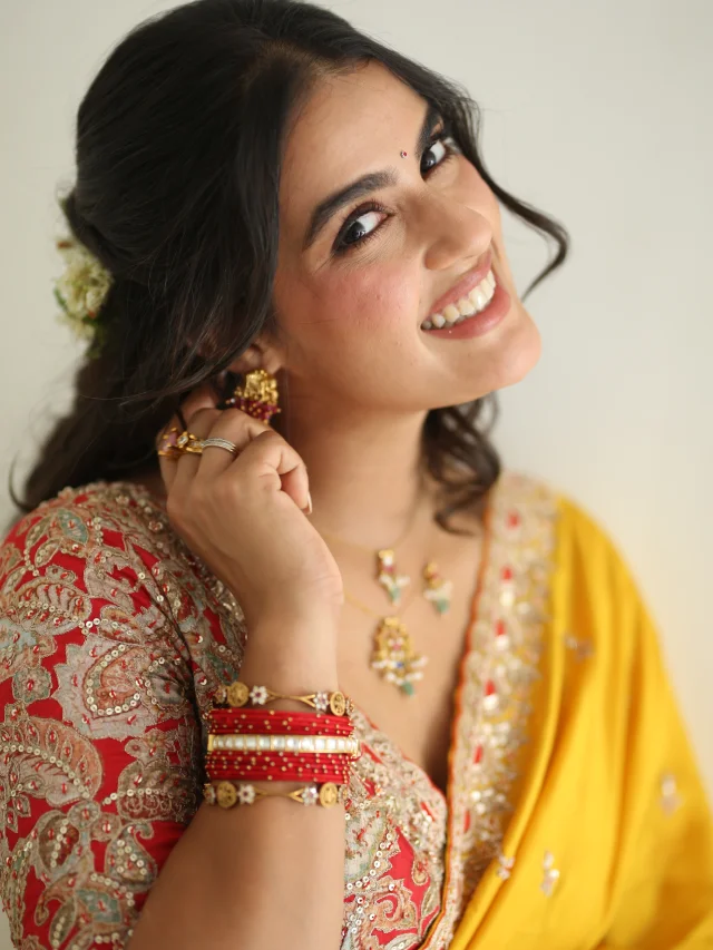 Kavya Thapar Gorgeous Looks In Saree