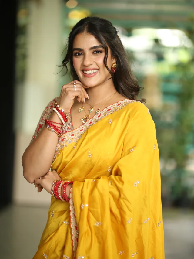 Kavya Thapar Gorgeous Looks In Saree