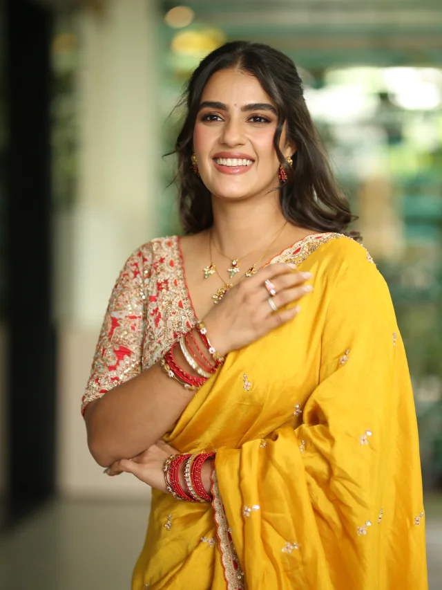 Kavya Thapar Gorgeous Looks In Saree