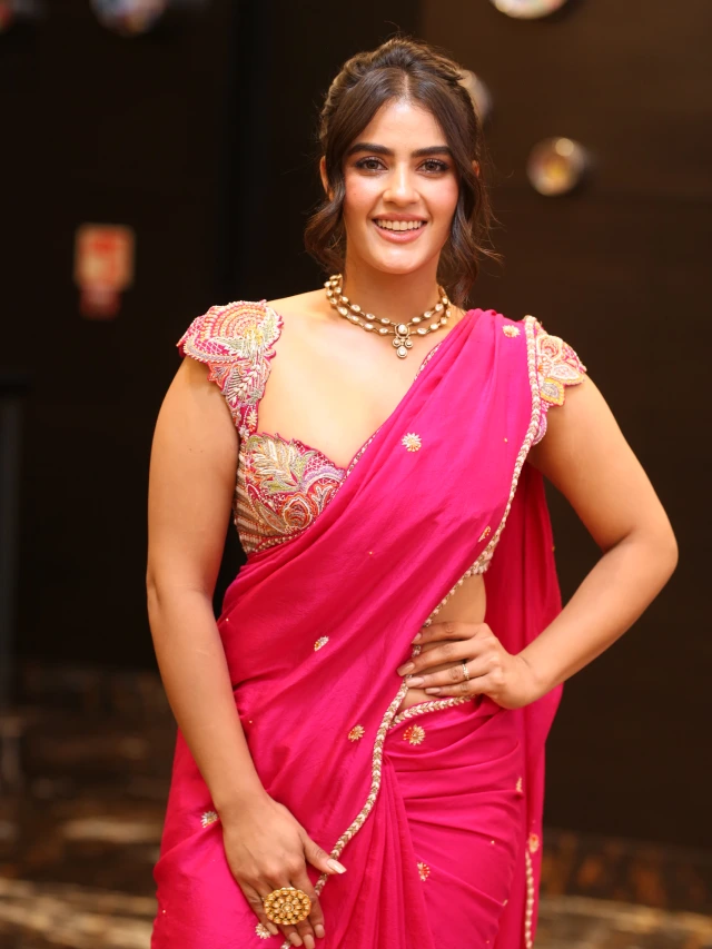 Kavya Thapar Stunning Looks in Saree