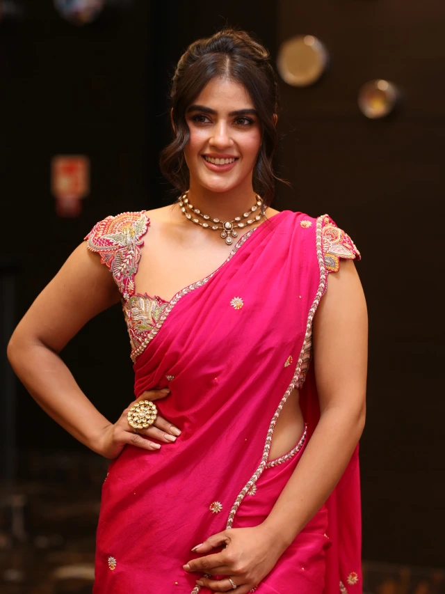 Kavya Thapar Stunning Looks in Saree