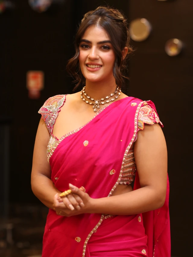 Kavya Thapar Stunning Looks in Saree