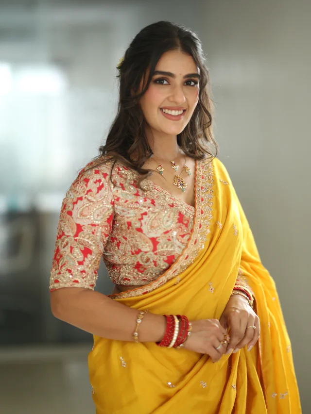 Kavya Thapar Gorgeous Looks In Saree