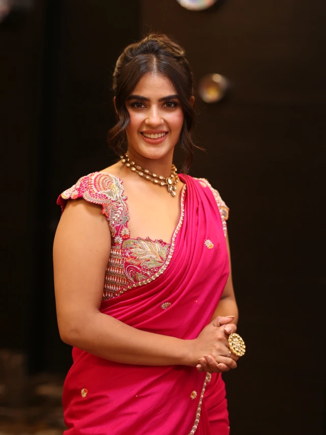 Kavya Thapar Stunning Looks in Saree