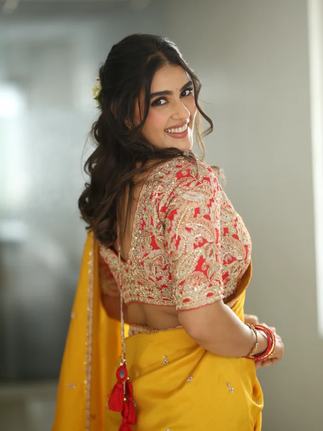 Kavya Thapar Gorgeous Looks In Saree