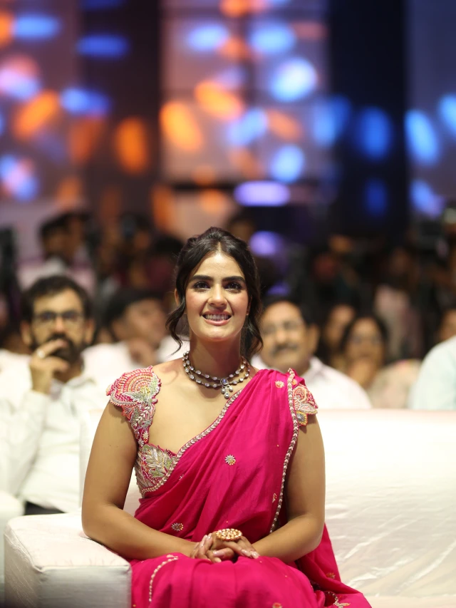 Kavya Thapar Stunning Looks in Saree