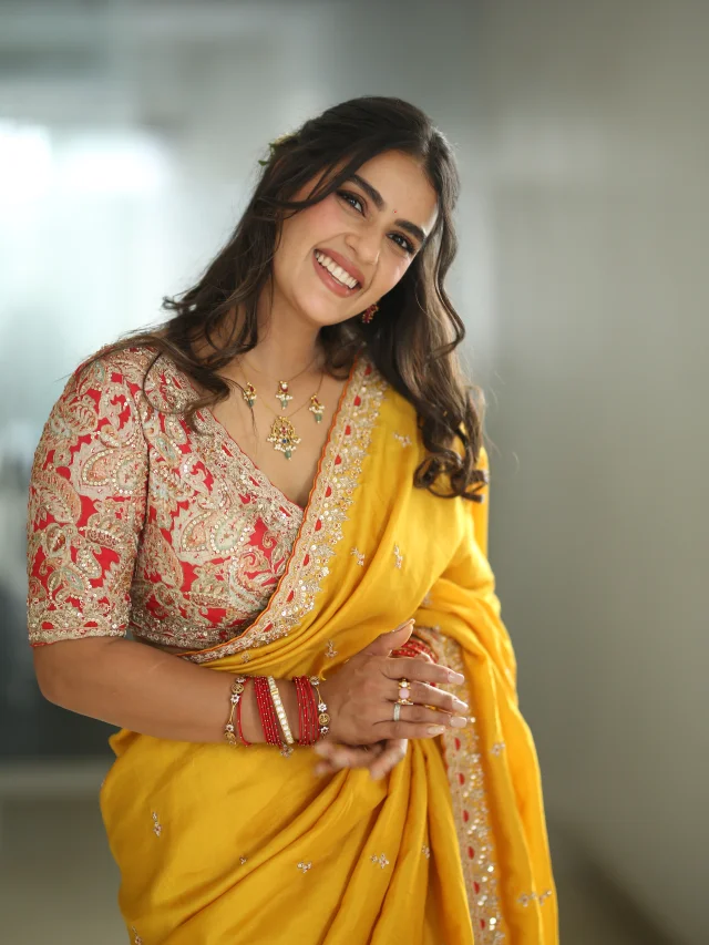 Kavya Thapar Gorgeous Looks In Saree