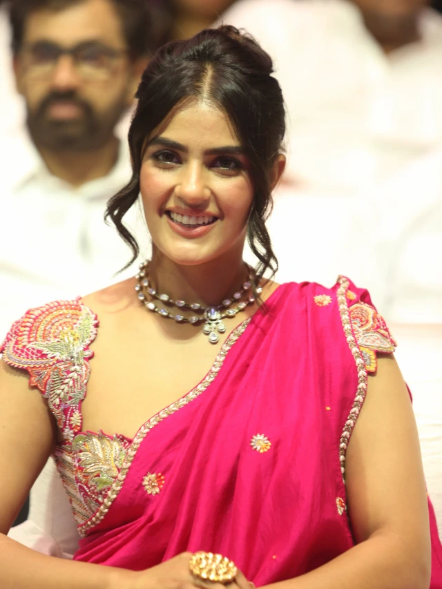Kavya Thapar Stunning Looks in Saree