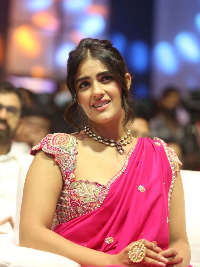 Kavya Thapar Stunning Looks in Saree