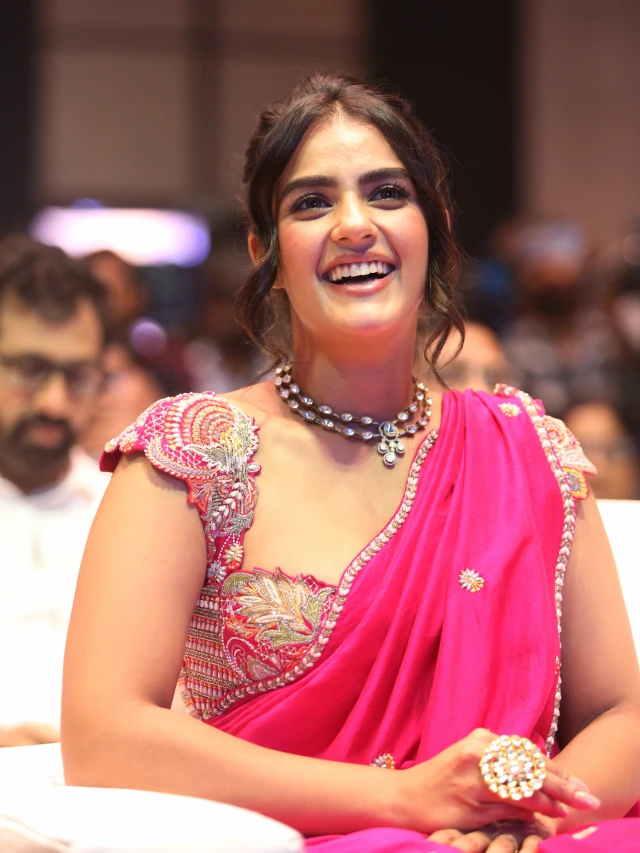 Kavya Thapar Stunning Looks in Saree
