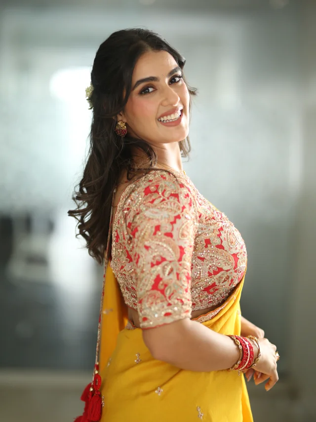 Kavya Thapar Gorgeous Looks In Saree