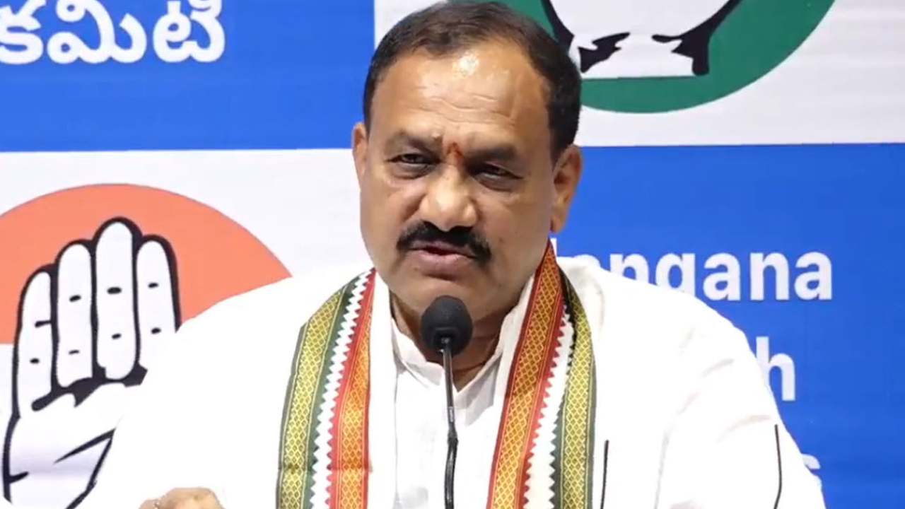 మహిళ చనిపోతే అరెస్ట్ చేయొద్దా?: అల్లు అర్జున్ అరెస్టుపై టీపీసీసీ చీఫ్ మహేశ్ కామెంట్స్ మహిళ చనిపోతే అరెస్ట్ చేయొద్దా?: అల్లు అర్జున్ అరెస్టుపై టీపీసీసీ చీఫ్ మహేశ్ కామెంట్స్