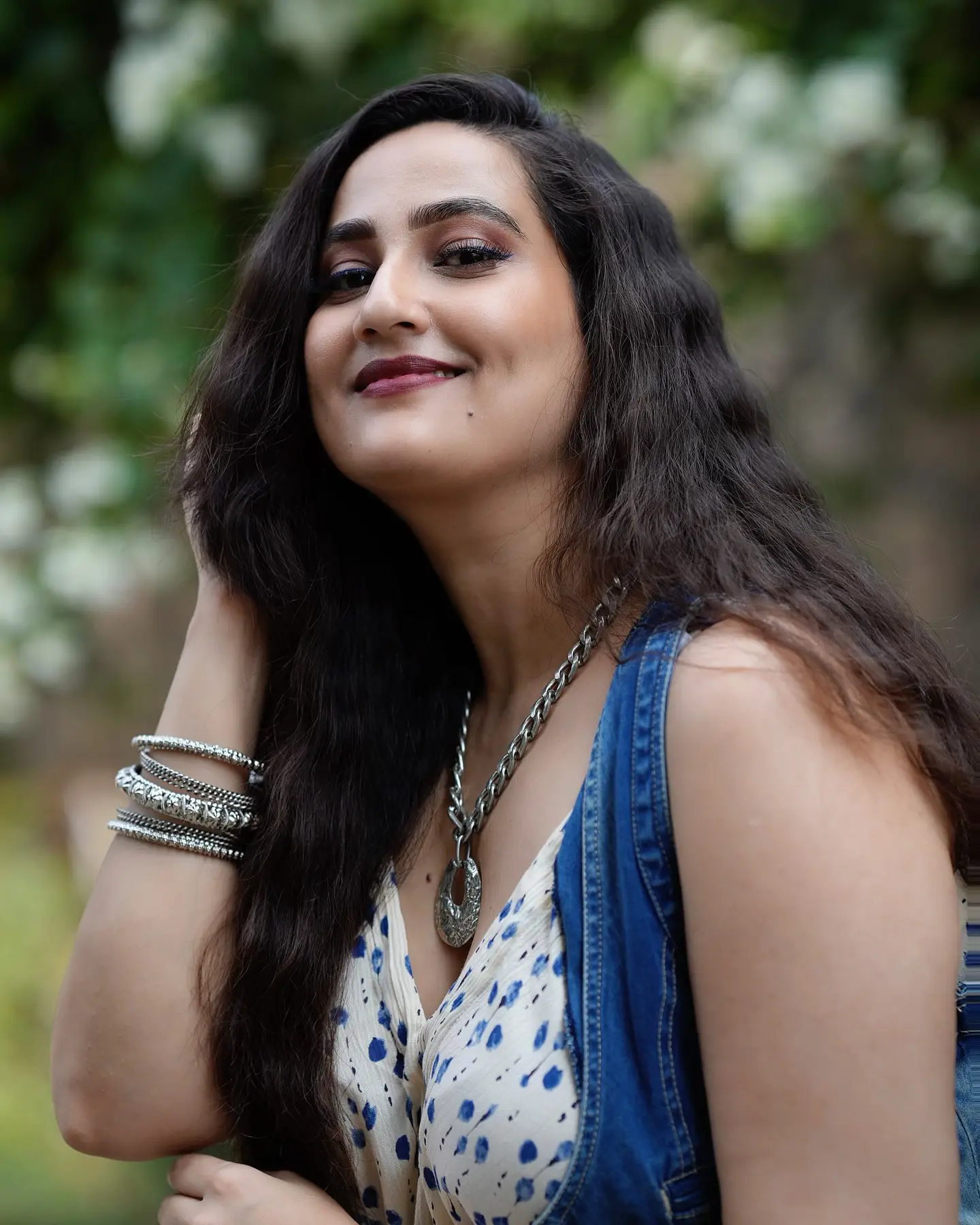 Anchor Manjusha Mesmerizing in Modern Dress with her Smile