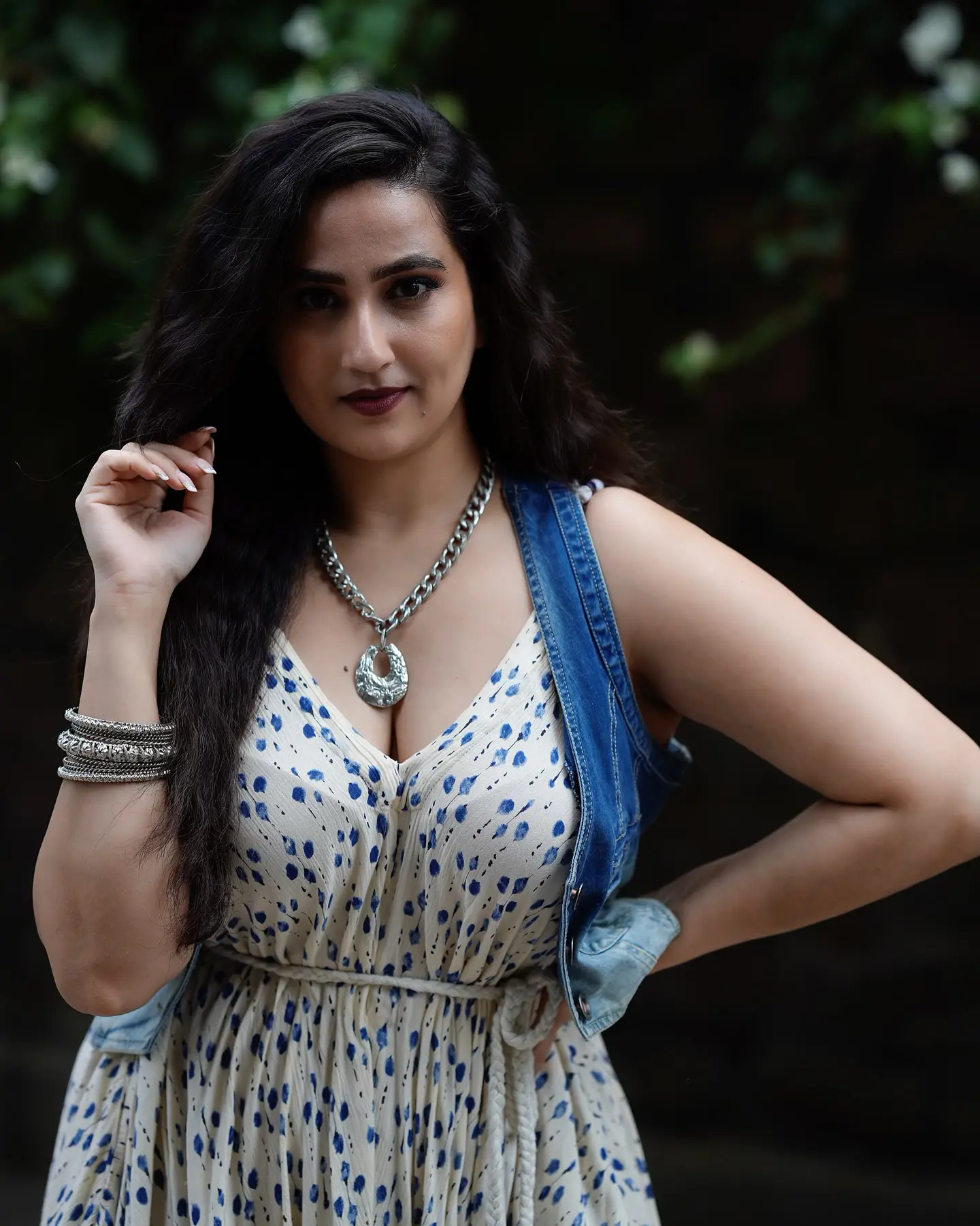 Anchor Manjusha Mesmerizing in Modern Dress with her Smile