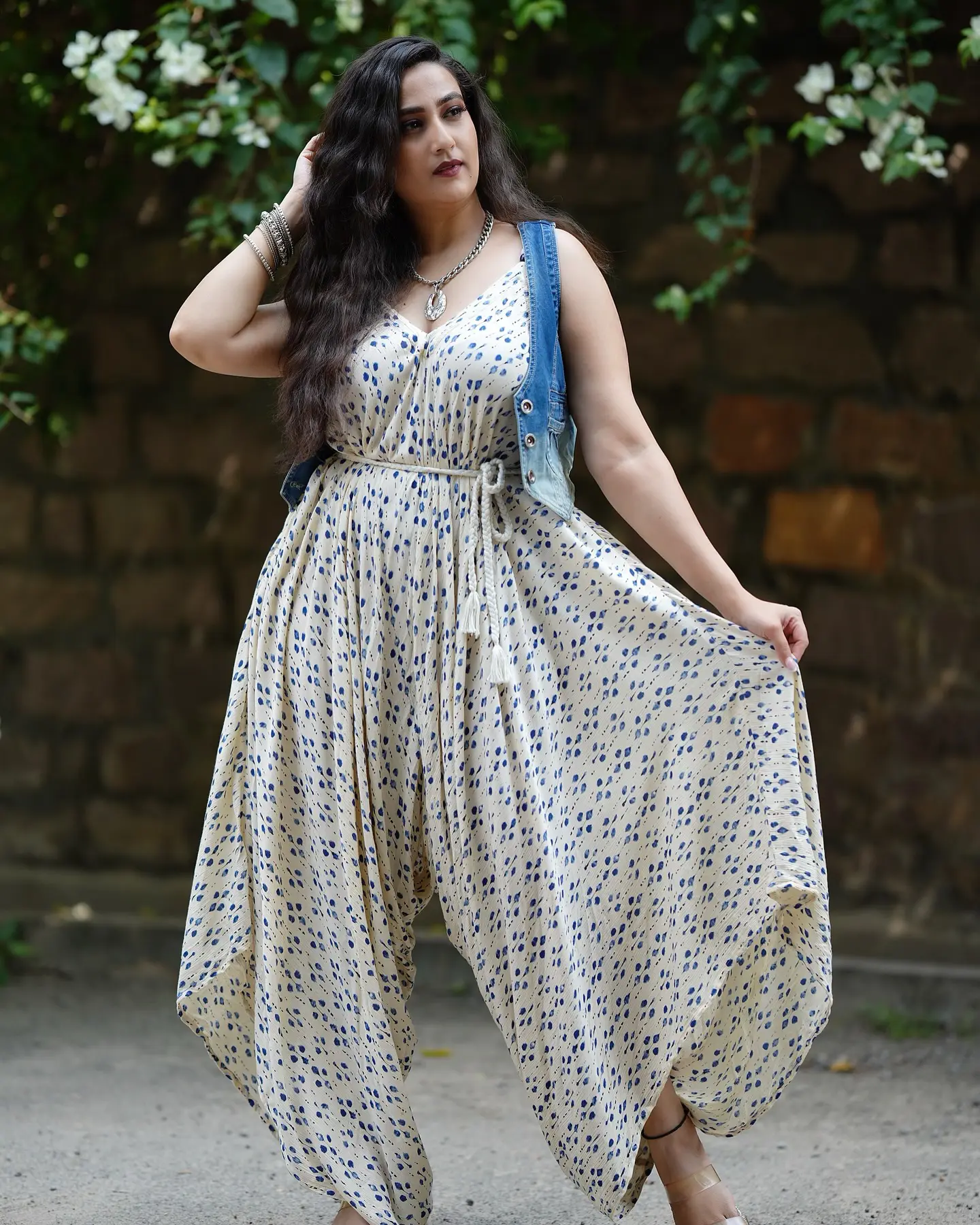 Anchor Manjusha Mesmerizing in Modern Dress with her Smile