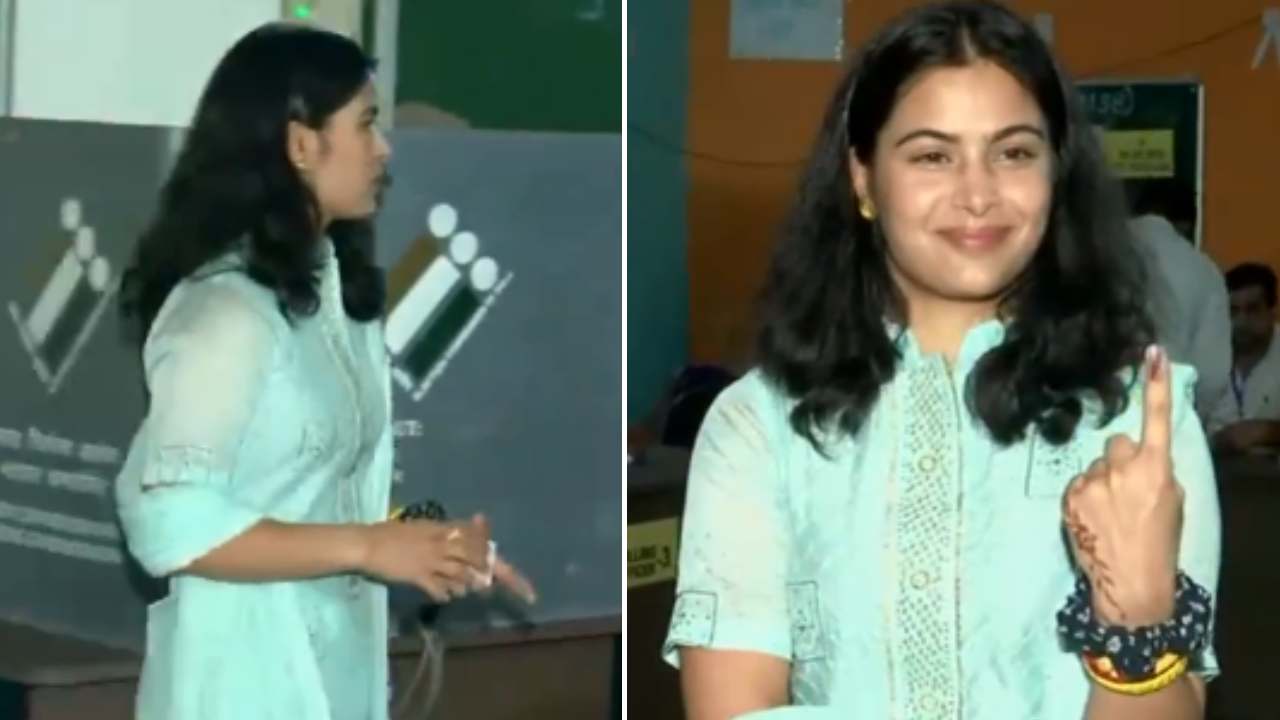 ManuBhaker: తొలిసారి ఓటు వేసిన ఒలింపిక్ పతక విజేత మనుభాకర్.. పోలింగ్ బూత్ ఏం చేసిందో తెలుసా.. వీడియో వైరల్ ManuBhaker: తొలిసారి ఓటు వేసిన ఒలింపిక్ పతక విజేత మనుభాకర్.. పోలింగ్ బూత్ ఏం చేసిందో తెలుసా.. వీడియో వైరల్