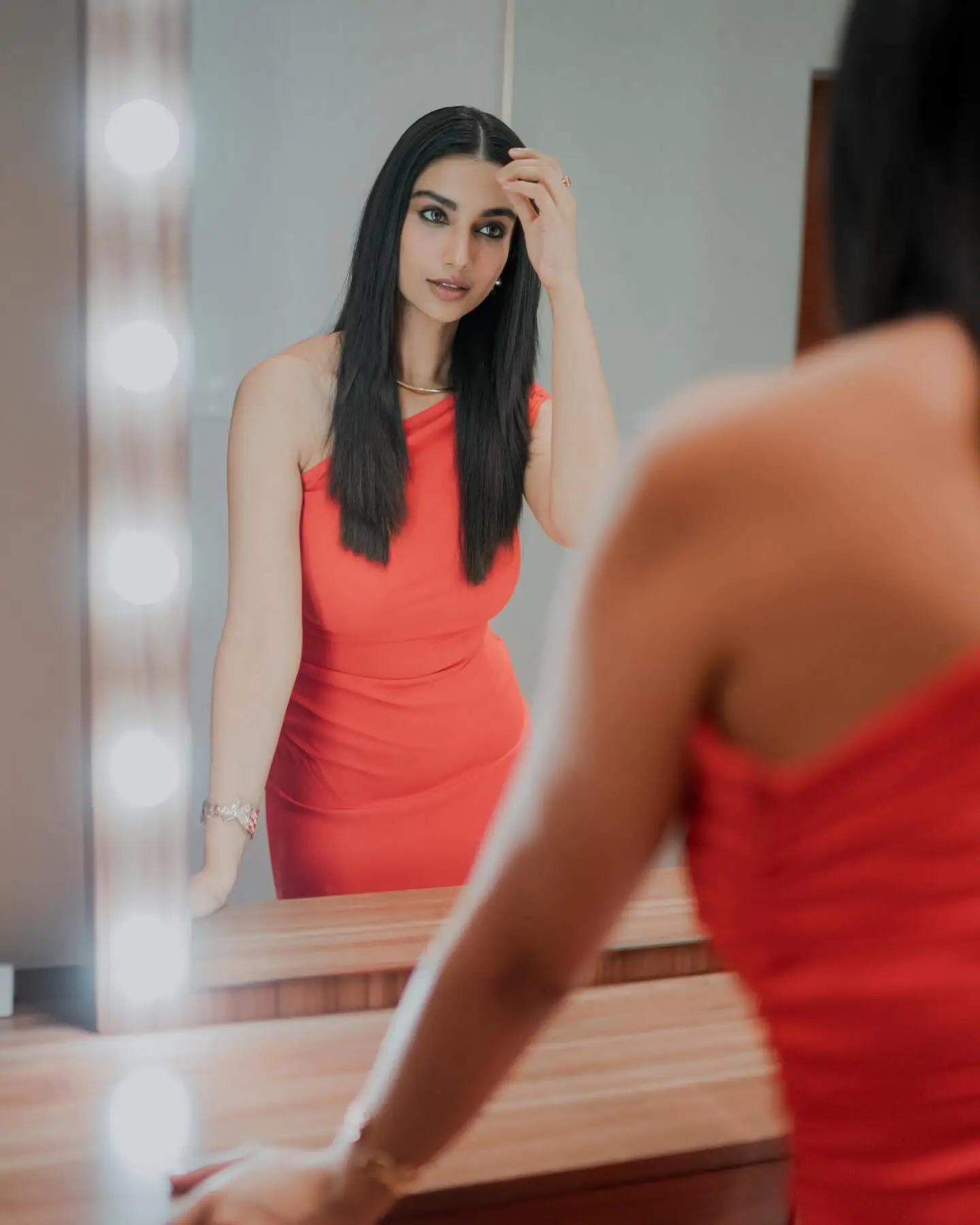 Meenaakshi Chaudhary Mesmerizing looks
