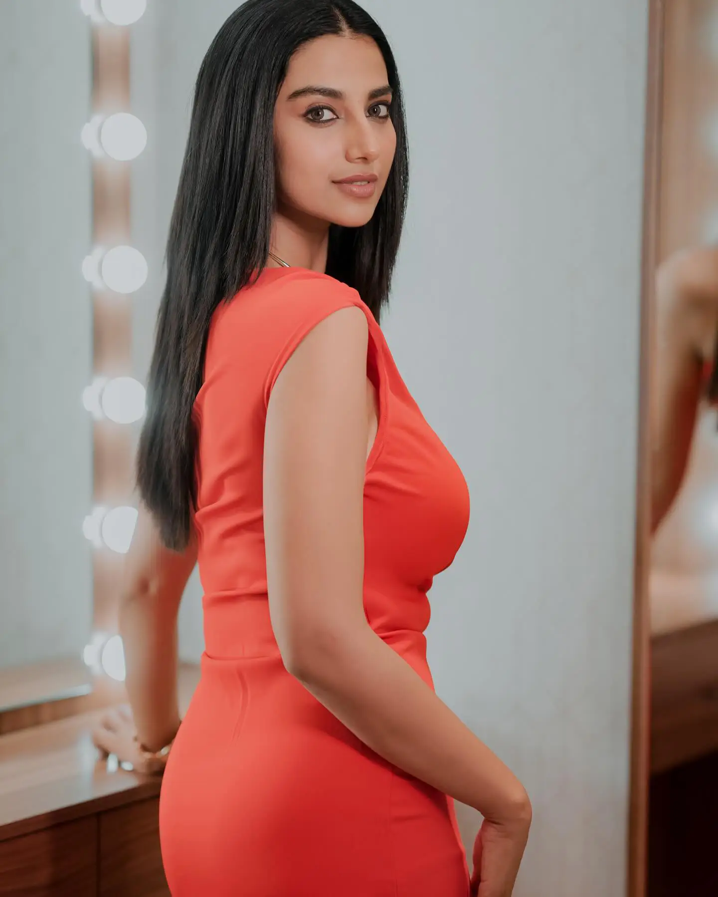Meenaakshi Chaudhary Mesmerizing looks