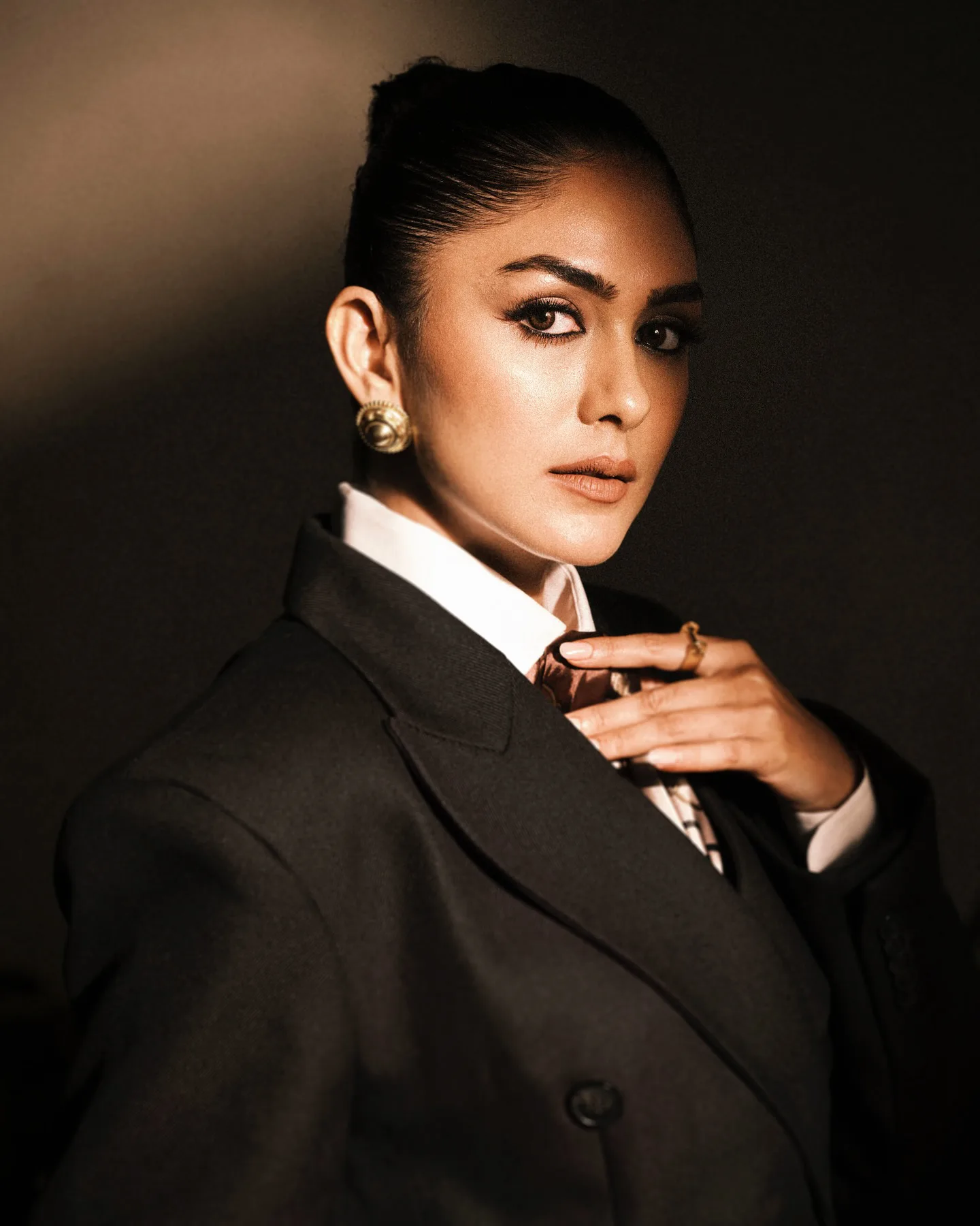 Mrunal Thakur Styling Like Lady Boss