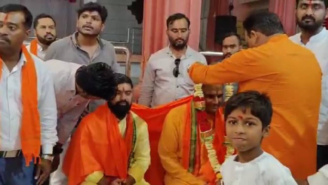 గౌరీ లంకేశ్ హత్య కేసులో నిందితులకు బెయిల్.. వారికి ఘనస్వాగతం పలికిన వైనం గౌరీ లంకేశ్ హత్య కేసులో నిందితులకు బెయిల్.. వారికి ఘనస్వాగతం పలికిన వైనం
