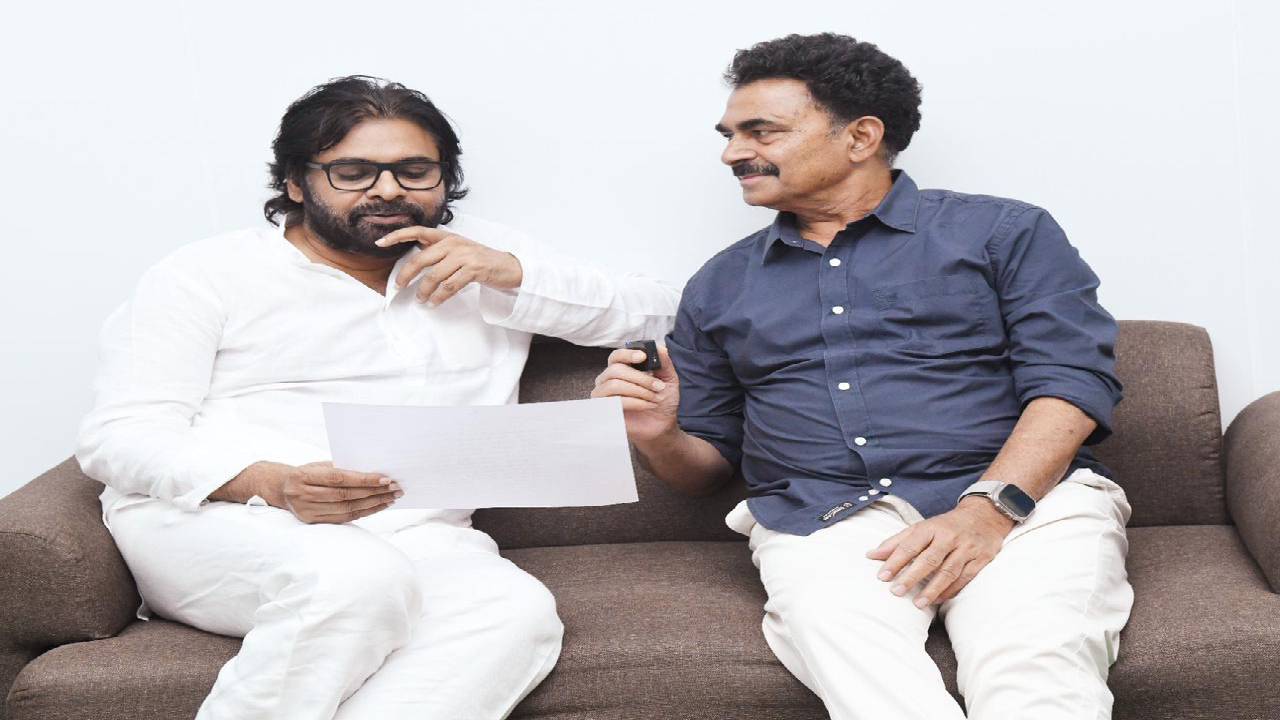 Sayaji Shinde: పవన్ కల్యాణ్తో షాయాజీ షిండే సమావేశం.. ఎందుకంటే? Sayaji Shinde: పవన్ కల్యాణ్తో షాయాజీ షిండే సమావేశం.. ఎందుకంటే?