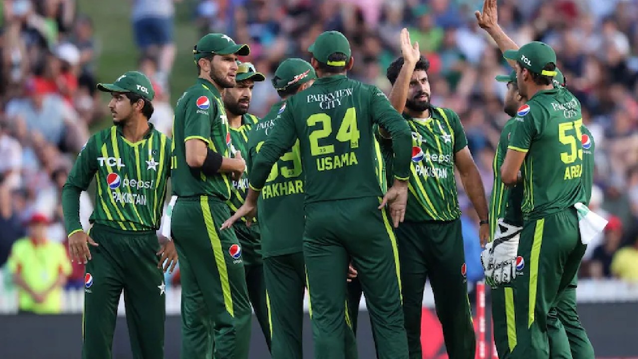 PAK : జీతాలు ఎప్పుడు పడతాయ్.. 4 నెలలుగా వేచిచూస్తున్న పాక్ క్రికెటర్లు బాబర్ ఆజాం, మహ్మద్ రిజ్వాన్! PAK : జీతాలు ఎప్పుడు పడతాయ్.. 4 నెలలుగా వేచిచూస్తున్న పాక్ క్రికెటర్లు బాబర్ ఆజాం, మహ్మద్ రిజ్వాన్!