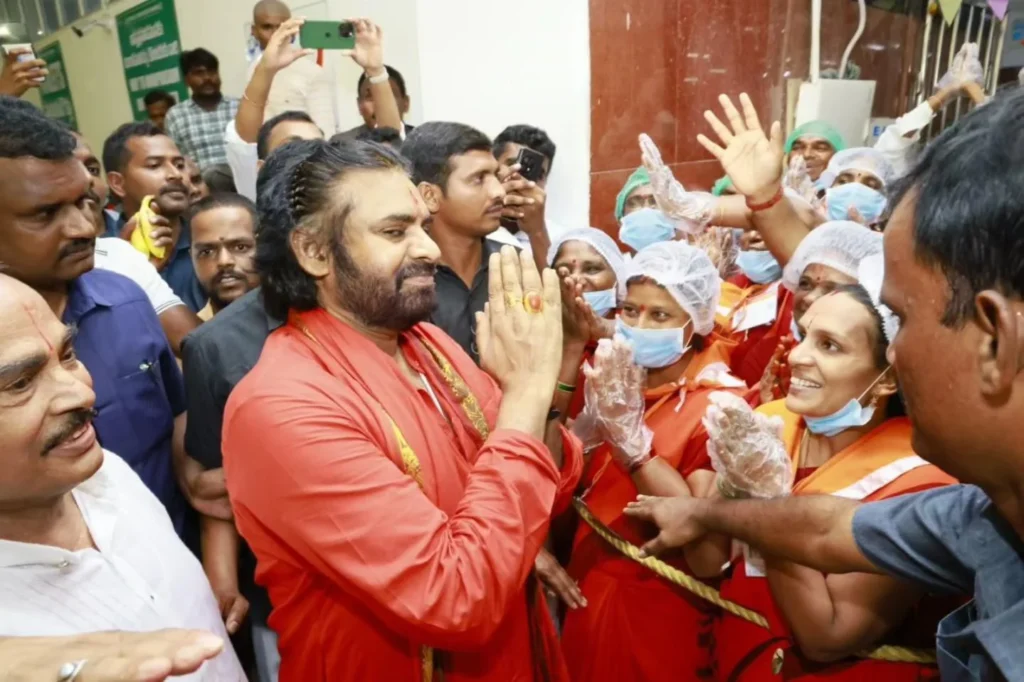 Pawan Kalyan Visited Nitya Annadana Center in Tirumala Eating Food with Devotees 