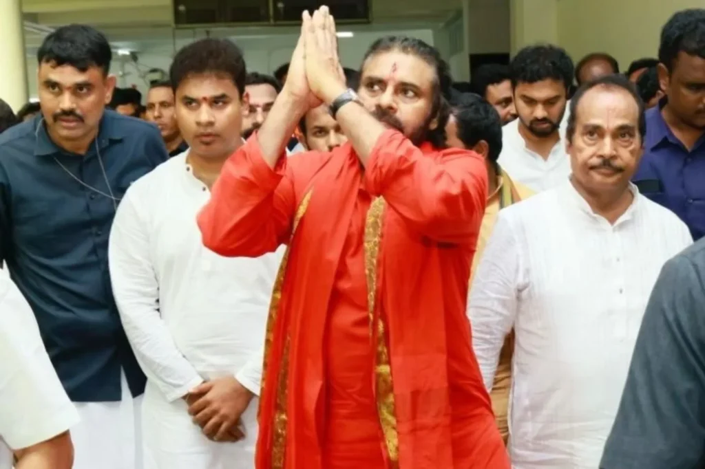 Pawan Kalyan Visited Nitya Annadana Center in Tirumala Eating Food with Devotees 