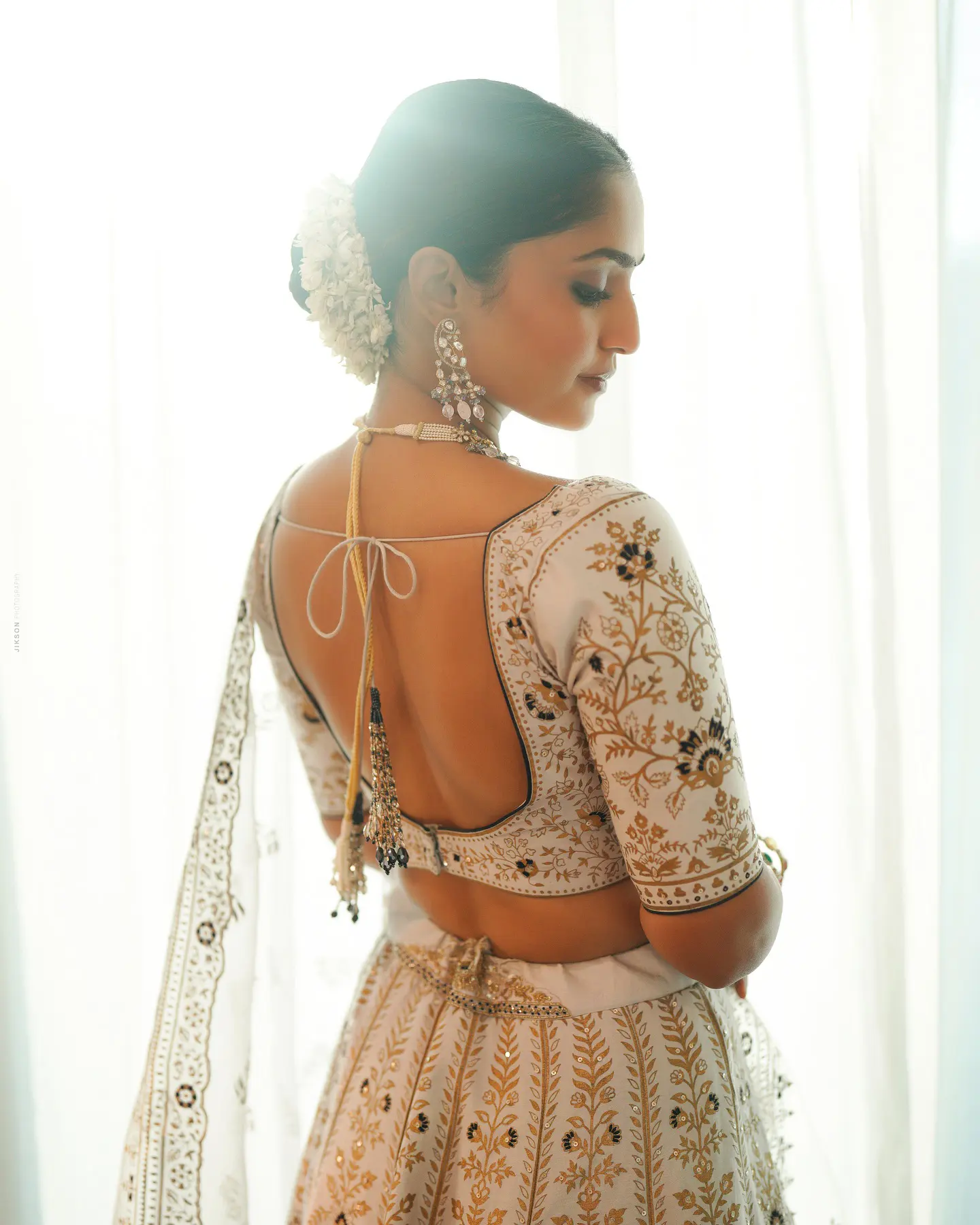 Reba Monica John Shines in Traditional Dress