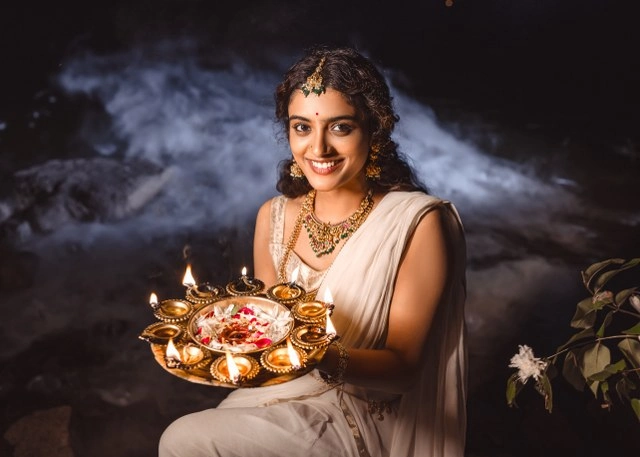Roopa Koduvayur Angel Looks on Diwali