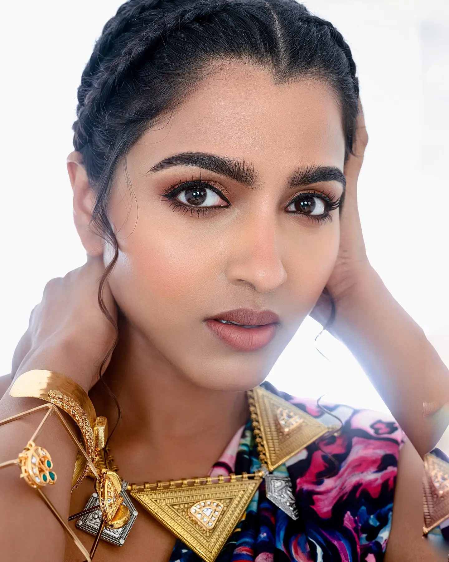 Sai Dhanshika Stunning Looks in Saree
