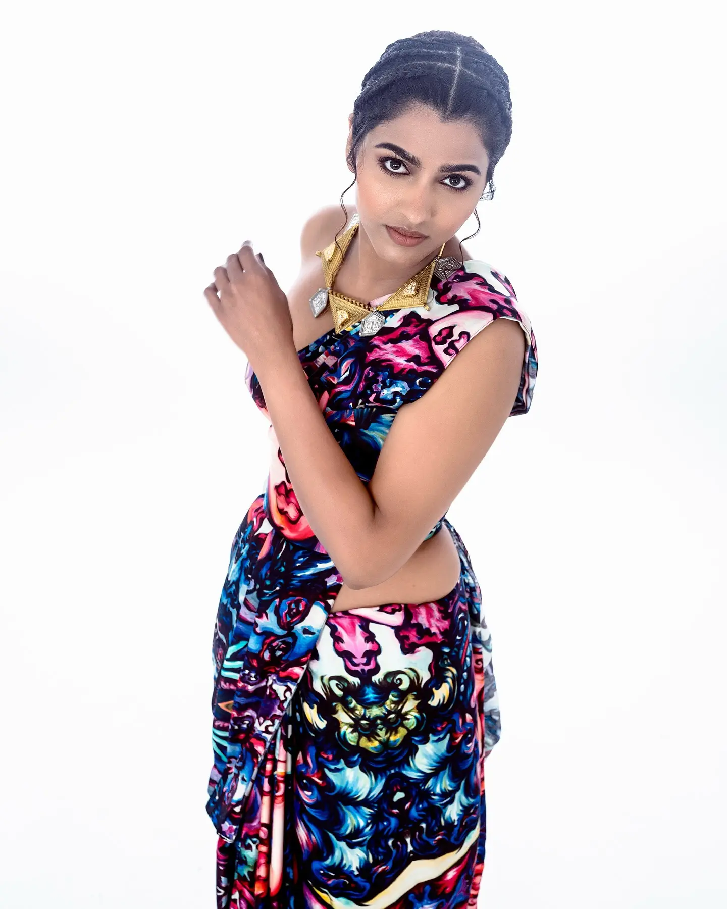 Sai Dhanshika Stunning Looks in Saree