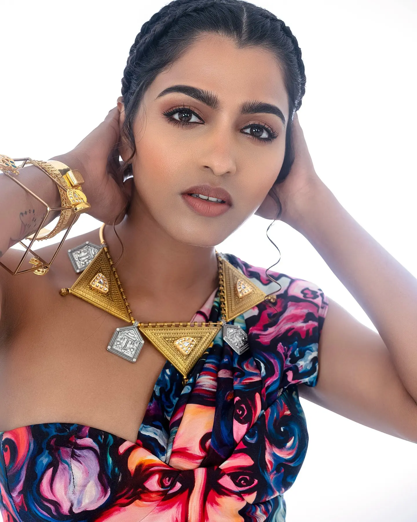 Sai Dhanshika Stunning Looks in Saree