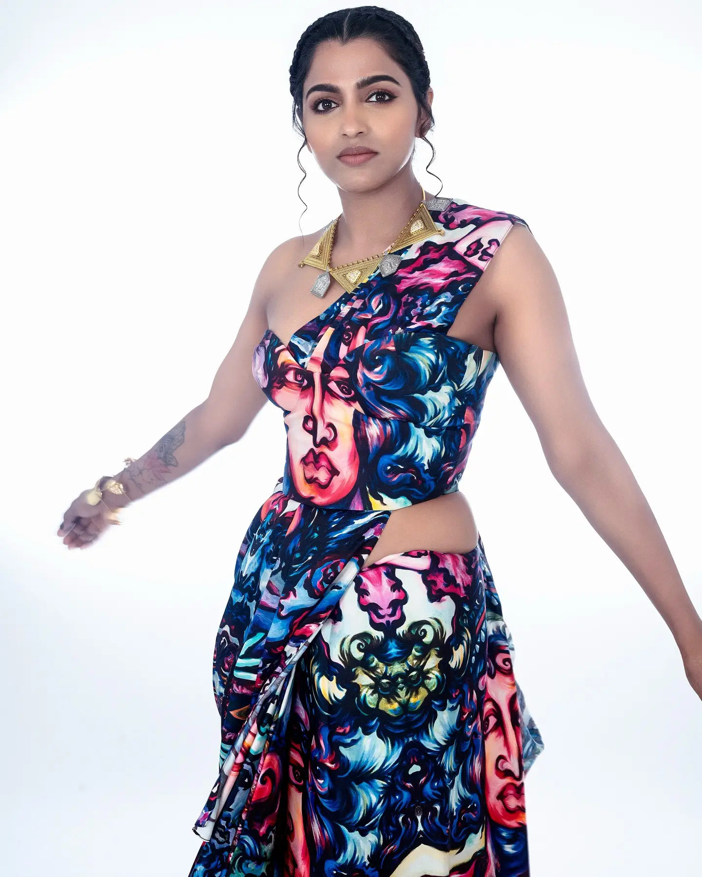 Sai Dhanshika Stunning Looks in Saree