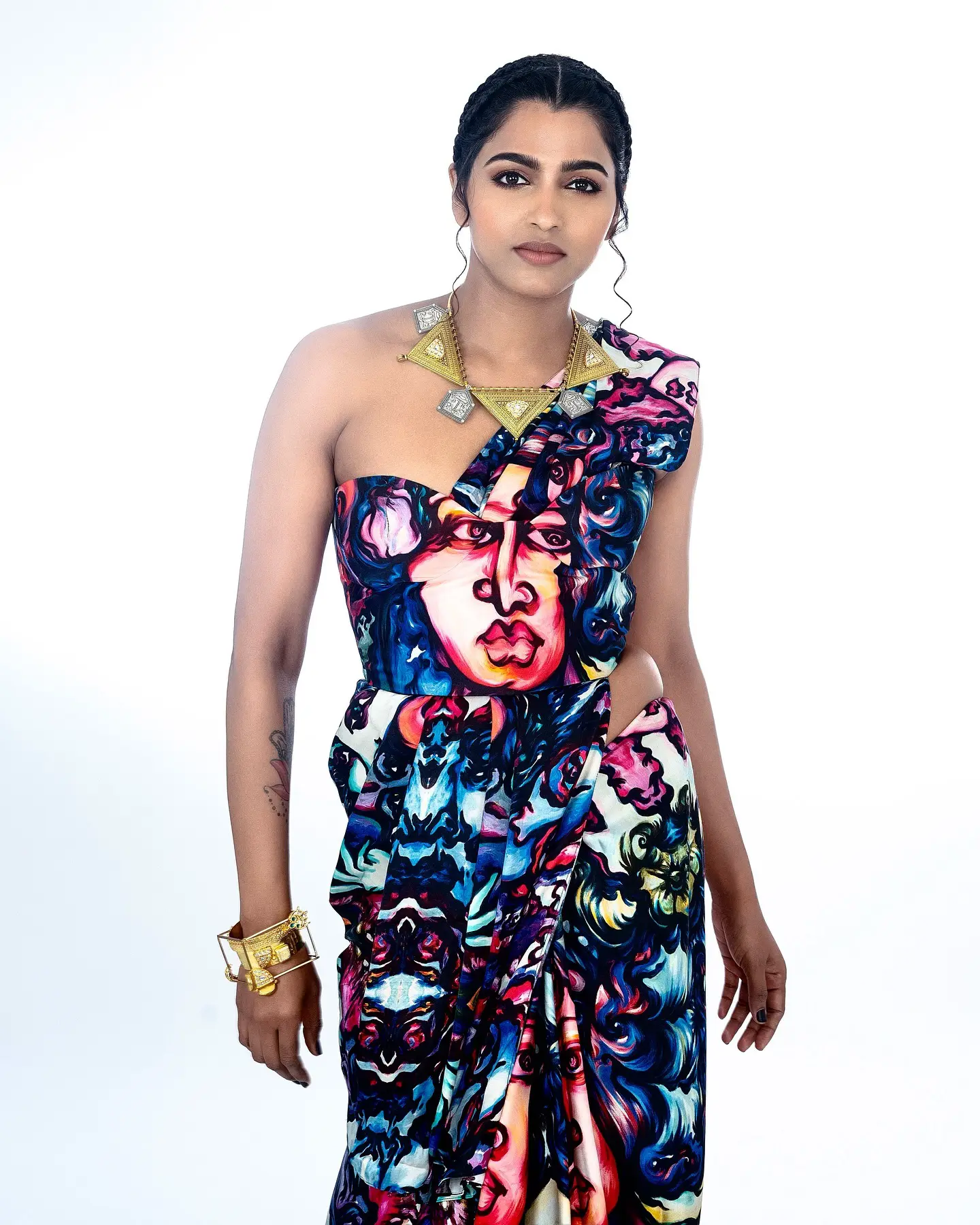 Sai Dhanshika Stunning Looks in Saree
