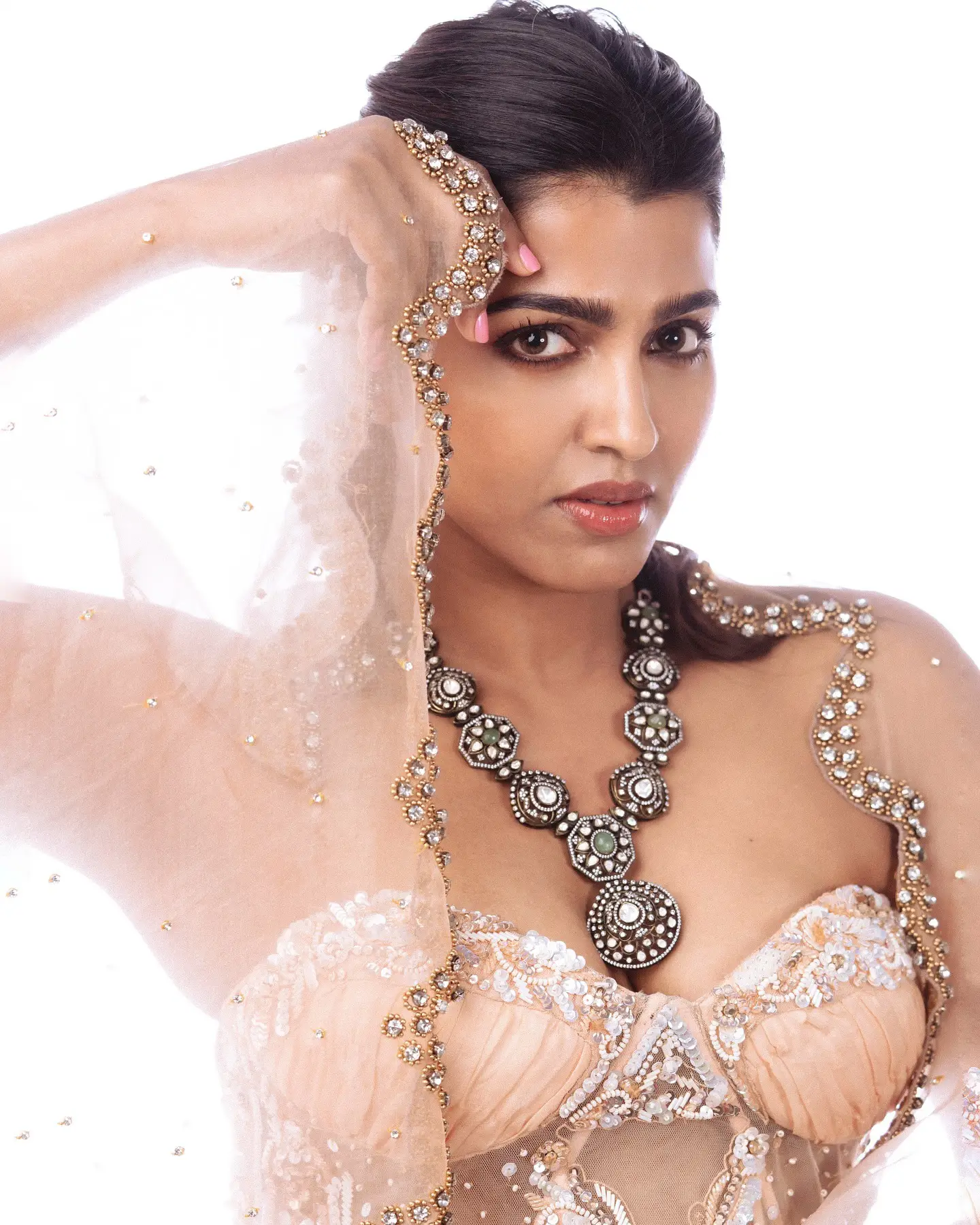 Sai Dhanshika Charming Looks