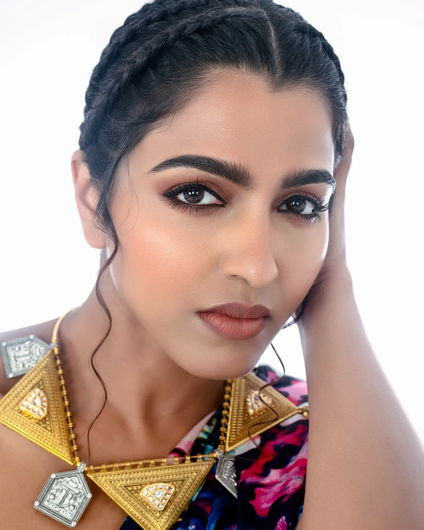 Sai Dhanshika Stunning Looks in Saree
