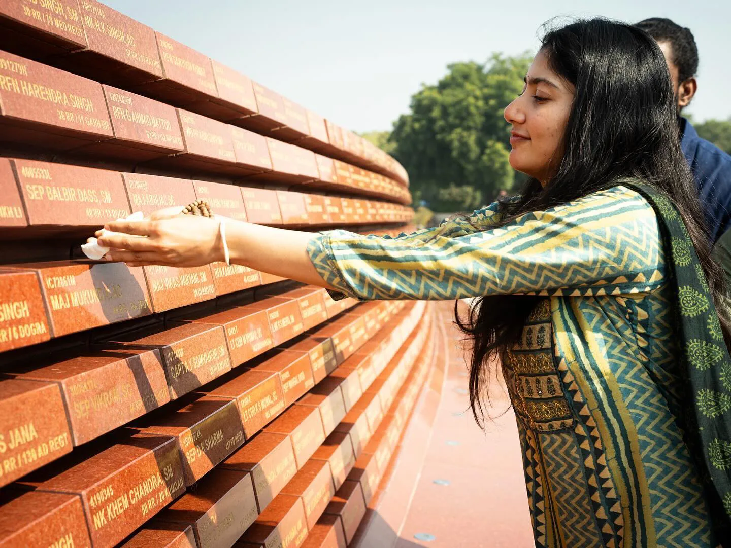 Sai Pallavi Pays Tributes to Major Mukund Varadarajan at National War Memorial