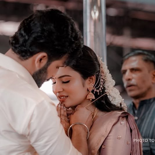 Malayali Actress Shree Gopika Married Varundev in Guruvayur Temple 